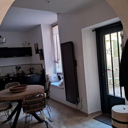 Le Clos Du Rouet Tarascon Exteriör bild