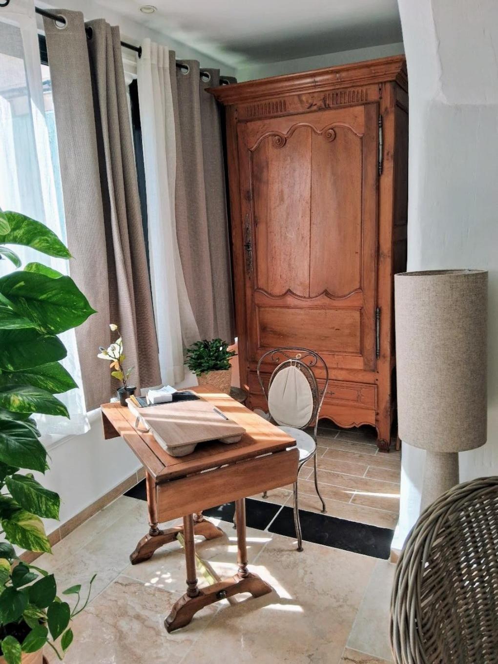 Le Clos Du Rouet Tarascon Exteriör bild