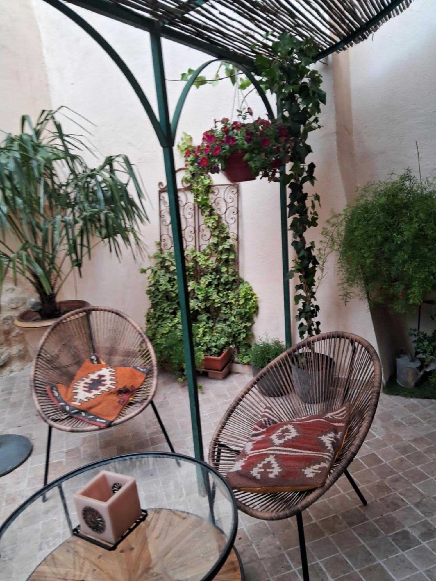 Le Clos Du Rouet Tarascon Exteriör bild