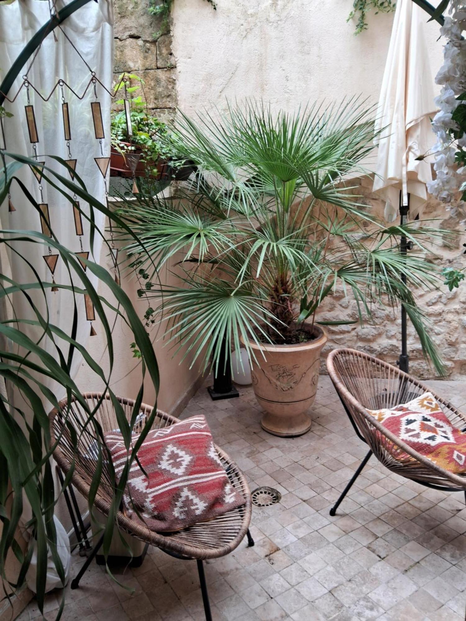 Le Clos Du Rouet Tarascon Exteriör bild